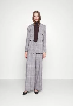 MAX & Co. Verkoopwinkel -MAX & Co. Verkoopwinkel 5b6f0d77db954d93b395db017541a002